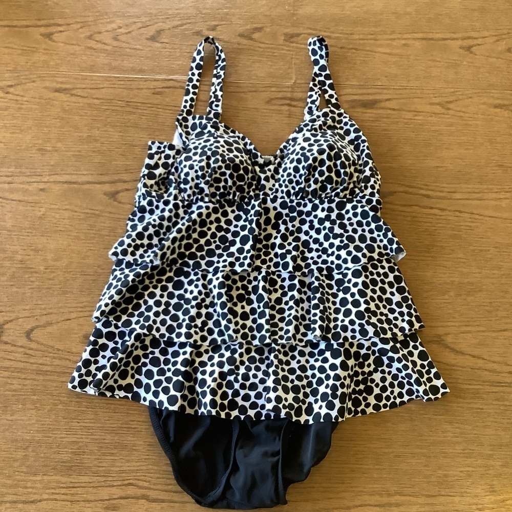 Penbrooke Polka Dot One Piece Swimsuit NWT Size 12 Tummy Control